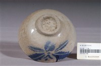 藏品(白釉紅花藍葉紋瓷碗)的圖片