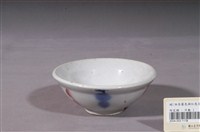 藏品(白釉藍紅倒葫蘆噴繪紋瓷碗)的圖片