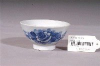 藏品(白釉藍玫瑰印紋瓷碗)的圖片