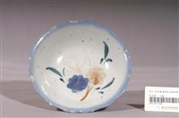 藏品(白釉藍邊紅藍花綠葉彩繪紋瓷碗)的圖片