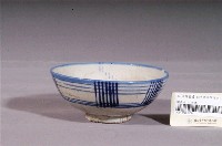 藏品(白釉藍邊福字印紋瓷碗)的圖片