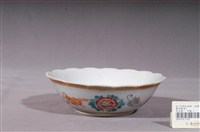 藏品(金黃閃光釉獅子戲球牡丹紋花口碗公)的圖片