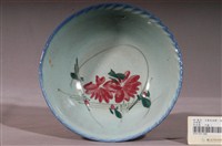 藏品(藍地粉紅釉花卉紋碗)的圖片