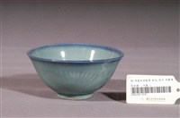 藏品(淺藍釉花鳥扇壓紋碗)的圖片