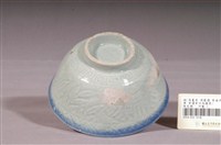 藏品(淺藍釉魚鳥扇壓紋碗)的圖片