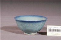 藏品(淺藍釉花鳥扇壓紋碗)的圖片