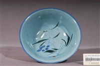 藏品(淡藍釉青花綠彩花卉紋碗公)的圖片