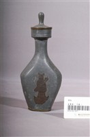 藏品(仙童花卉紋銅製酒瓶)的圖片