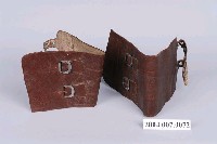 藏品(雙扣皮綁腿一雙)的圖片