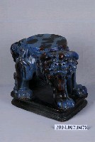 藏品(臺中大甲東窯藍釉獅子花臺)的圖片