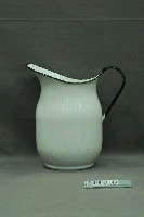 藏品(白色瓷水壺)的圖片