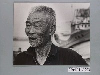 藏品(男子半身照)的圖片