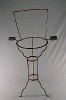 藏品(鐵絲臉盆架)的圖片