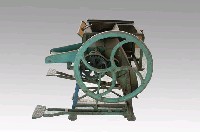 藏品(切蕃薯葉與簽機)的圖片