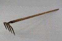 藏品(四齒耙)的圖片