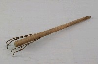 藏品(四齒耙)的圖片