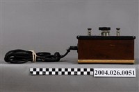 藏品(岩田醫科器械店製醫療用電氣機)的圖片