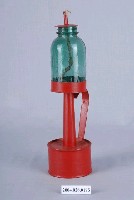 藏品(紅漆立柱式煤油燈)的圖片
