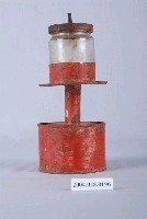 藏品(紅漆立柱式煤油燈)的圖片