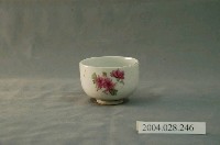 藏品(西港鄉農會贈創立四十六週年暨辦公廳落成紀念小瓷杯)的圖片