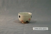 藏品(日式花紋小瓷杯)的圖片