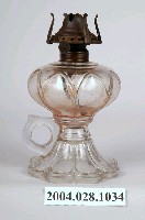 藏品(花瓣紋玻璃煤油燈)的圖片