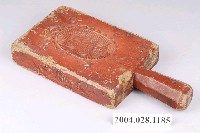 藏品(朱漆長方形四面雕龜桃古錢魚紋帶柄粿印)的圖片