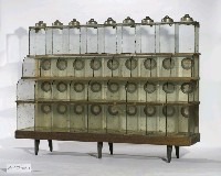 藏品(玻璃廚櫃(梯形糖某罐櫃))的圖片