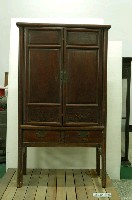 藏品(清漆高腳雲紋木製櫥櫃)的圖片