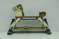 藏品(木製搖擺馬)的圖片