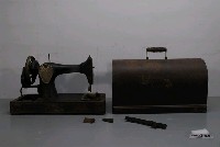 藏品(手搖式縫紉車整組)的圖片