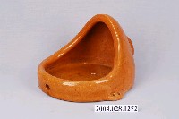 藏品(陶製褐釉小便斗)的圖片