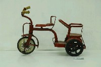 藏品(兒童用紅色三輪車)的圖片