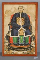 藏品(彩色坐姿女祖先畫像)的圖片