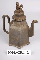 藏品(獅鈕六角錫壺)的圖片