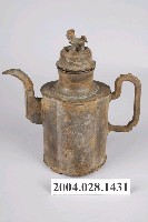 藏品(獅紐魚蟹紋錫壺)的圖片