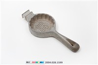 藏品(錫製圓形囍字紋帶柄餅印)的圖片