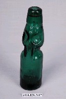 藏品(深綠色彈珠汽水玻璃瓶)的圖片