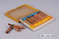 藏品(狗頭牌蠟筆組十二色)的圖片