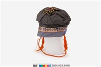 藏品(黑地彩色織帶緄邊碗帽)的圖片