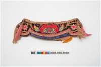 藏品(黑地彩繡寶相花紋短圈)的圖片