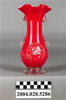 藏品(紅白雙色牡丹玻璃花瓶)的圖片