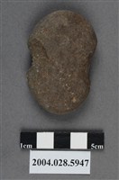 藏品(臺東猴子山遺址打製砝碼型石網墜)的圖片