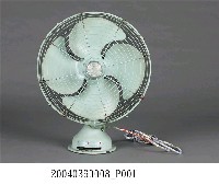 藏品(大同製鋼機械公司製淺綠漆鐵製電風扇)的圖片