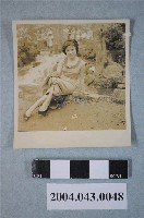 藏品(女子於溪流前獨照)的圖片