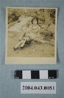 藏品(女子於溪流前獨照)的圖片