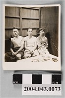 藏品(2名男子與1名女子合影)的圖片