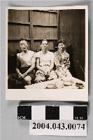 藏品(2名男子與1名女子合影)的圖片