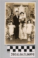 藏品(新郎新娘與花童合照)的圖片