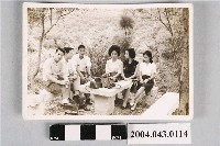 藏品(三名男子與三名女子合照)的圖片
